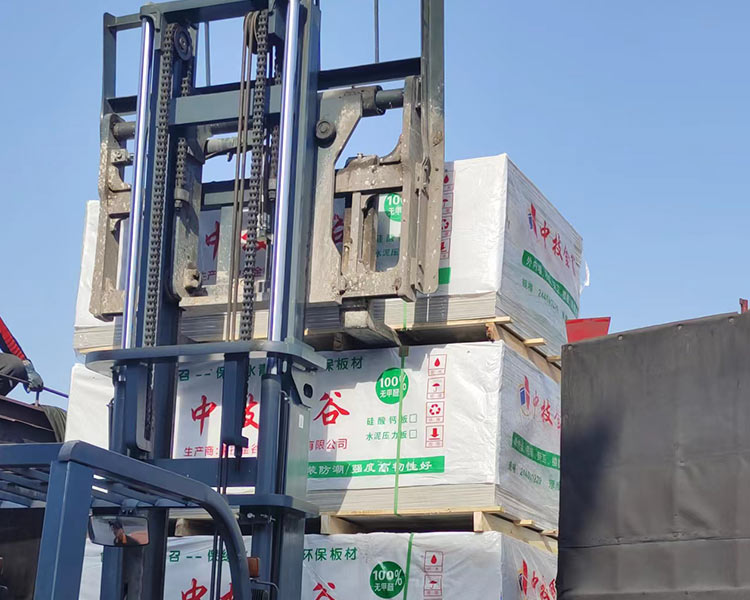 山西中技金谷新型建材談?wù)劰杷徕}板安裝流程？